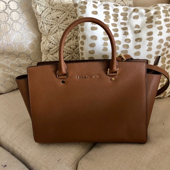 Michael Kors Handbags - Michael Kors Selma LARGE